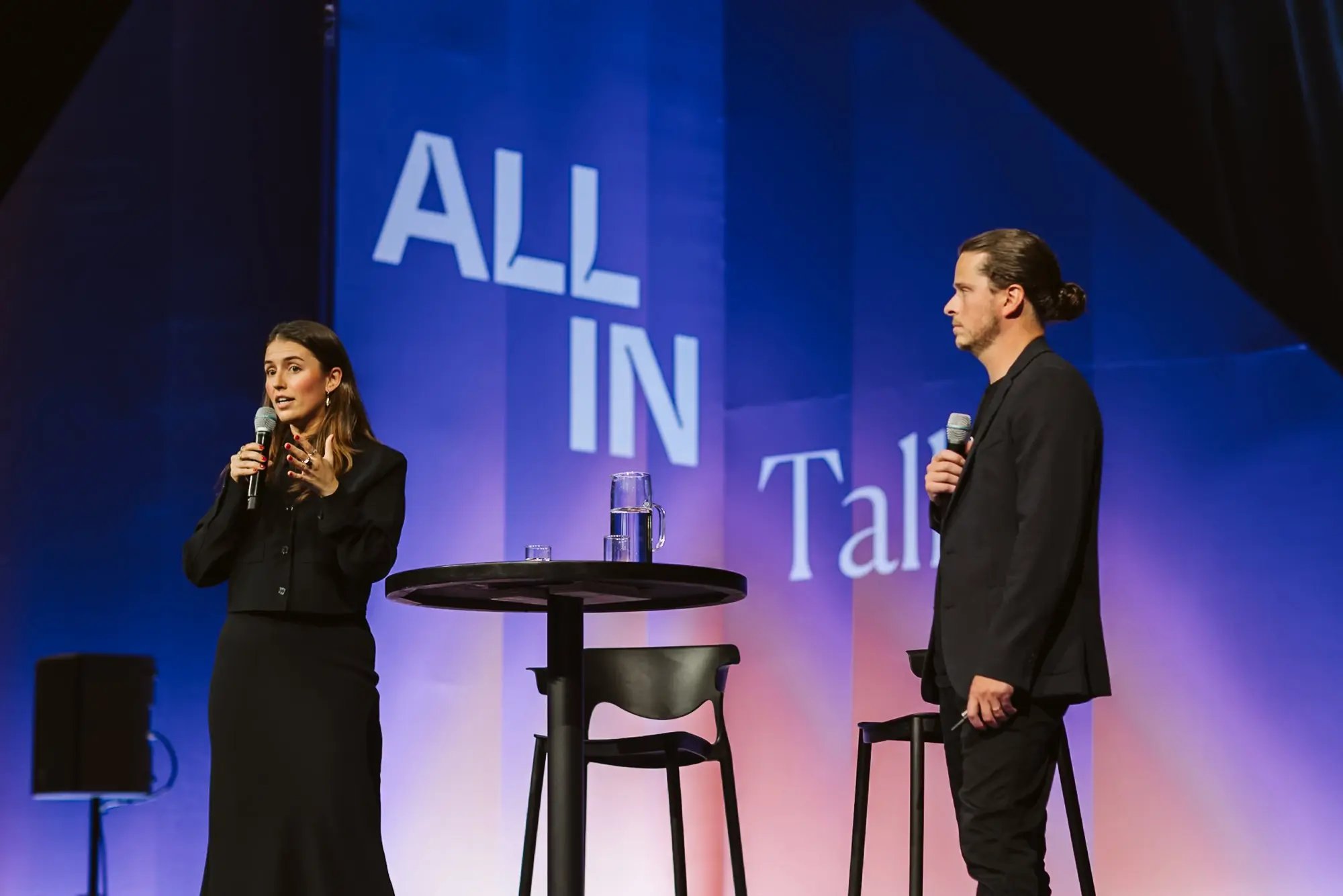 Marie-Laurence Lavigne-Couture, co-fondatrice et associée Données et IA d’Azimut Lab, donne une conférence à l’événement ALL IN avec le président de Nexapp Jonathan Lessard sur un projet d’intelligence artificielle en assurance pour automatiser la facturation