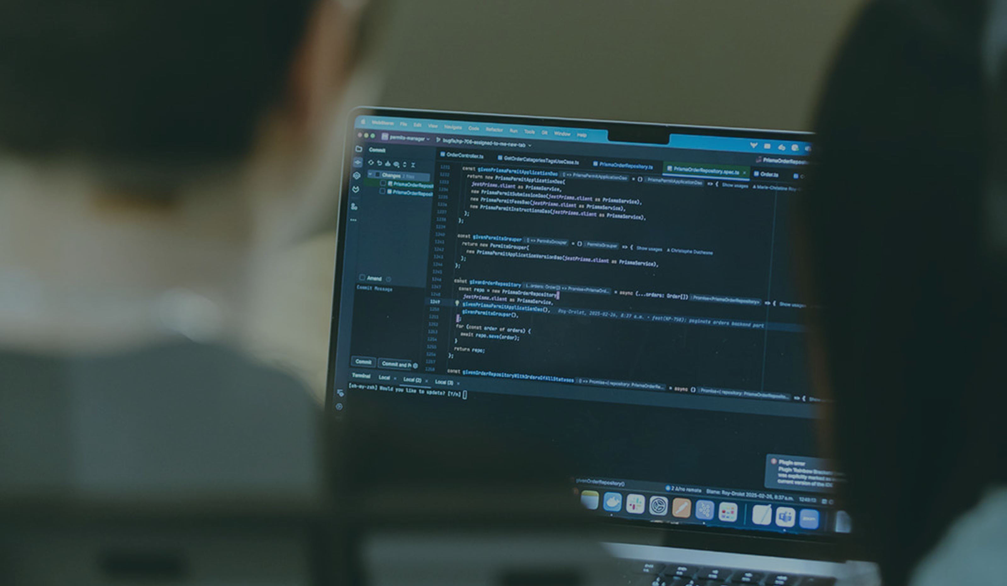 développeur et développeuse nexapp programmant avec l’intelligence artificielle